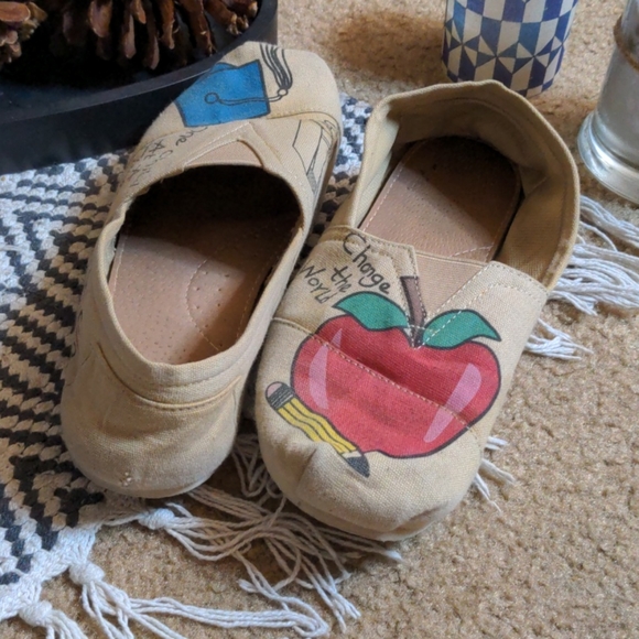 🌼 Size 7 - Teacher Shoes - 'Toms-Inspired'🌼 - Picture 4 of 6